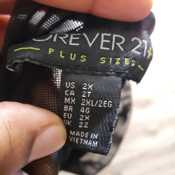 ❤sold❤🦄trendy mock neck mesh top - Picture 3 of 8